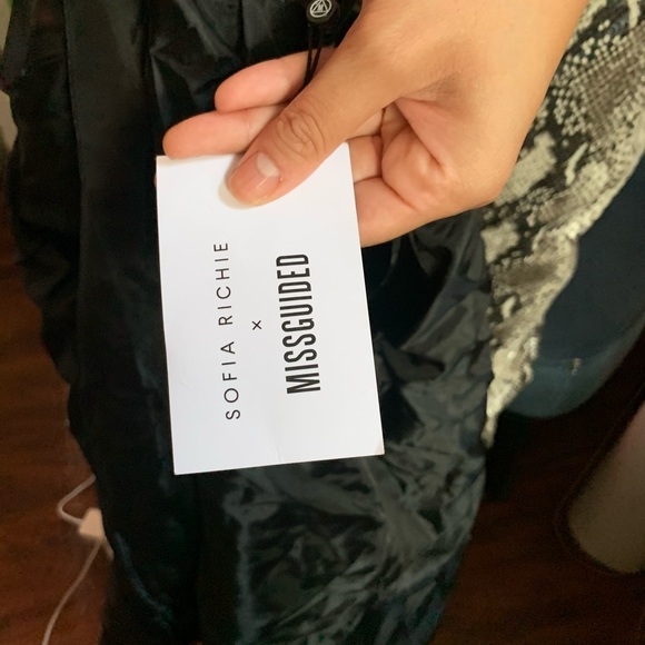 missguided snake print set size2 top size 4 bottom - Picture 3 of 5